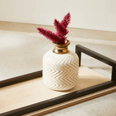 Vaso em Cerâmica com Ranhuras Bege e Dourado 9,5cm - Ela Decora